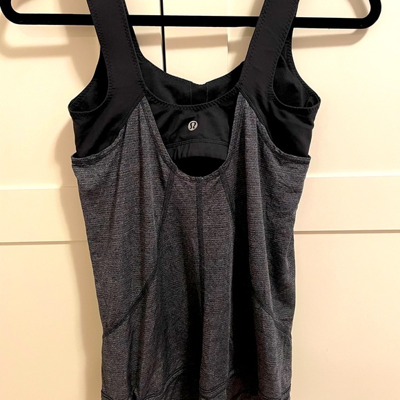 Lululemon Run For Your Life Tank
Layered Built in Bra Gray, size 4 - Picture 3 of 7